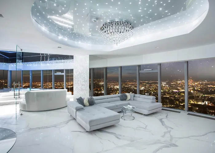 Hotel dichtbij College: Apartamenty Sky Tower Z Jakuzzi Przy Oknie By Bqqk