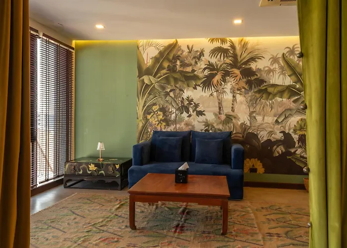 5 star hotels Lao Poet