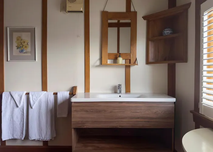 Villa: Greenwood Lodge- Lakefront With Mooring And Lawn