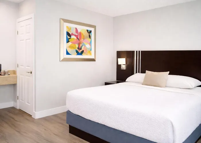 Motels Fairview Inn & Suites