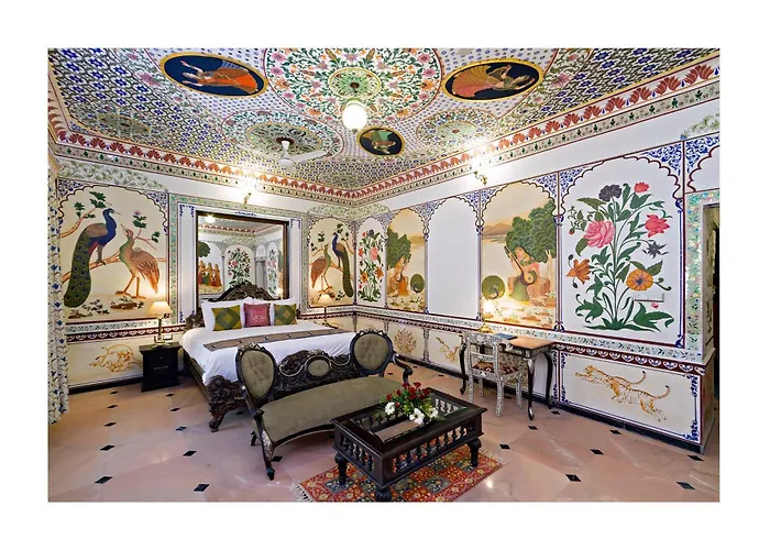 Hotel with pool: Chunda Palace