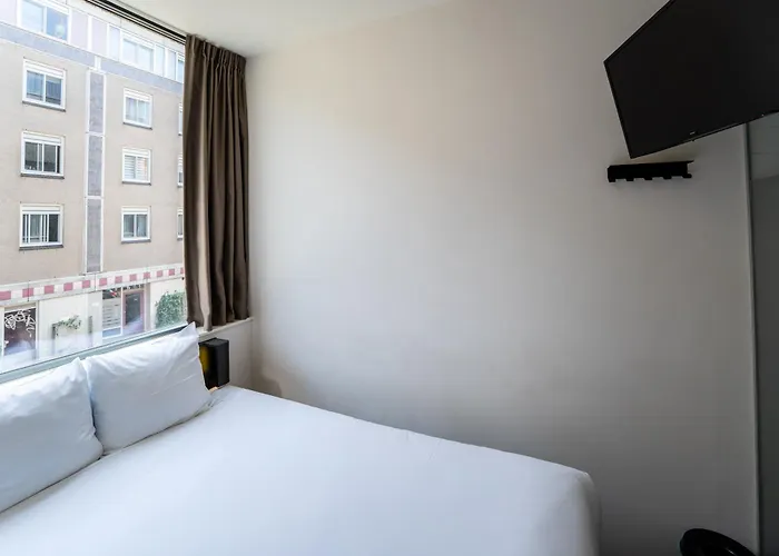 Pet Friendly hotel: Easyhotel Amsterdam City Centre South