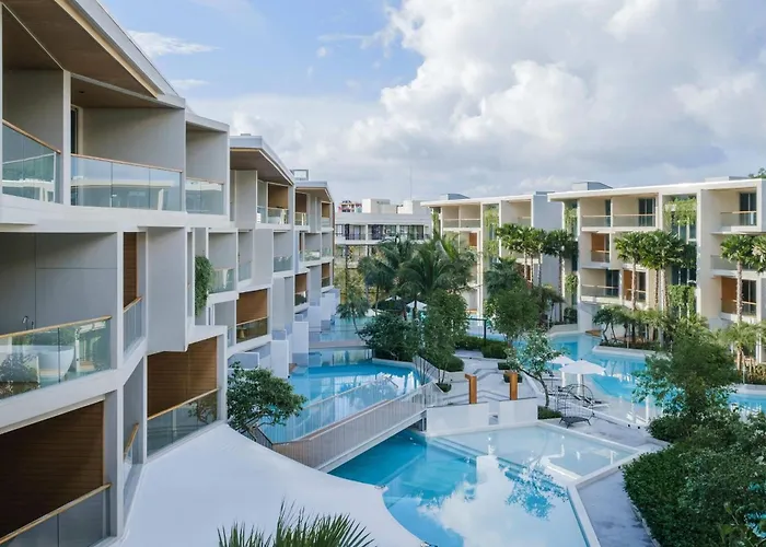 Hotels with a view Wyndham Grand Nai Harn Beach Phuket