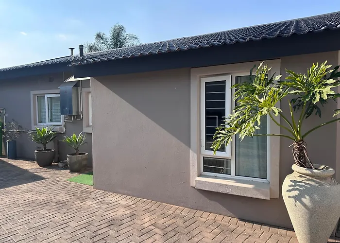 Spacious Private Suite In Central Morningside