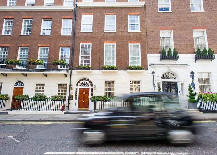 Trip to College 9 Hertford Street - 4 Stars Visitengland