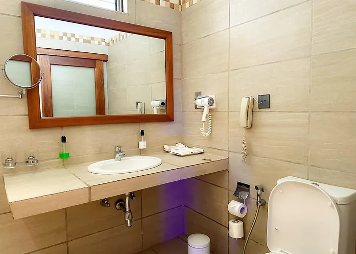 Travellers Beach Hotel & Spa