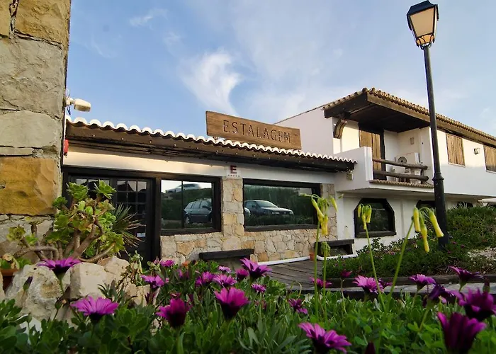 Luxury hotel only: Estalagem Muchaxo Hotel