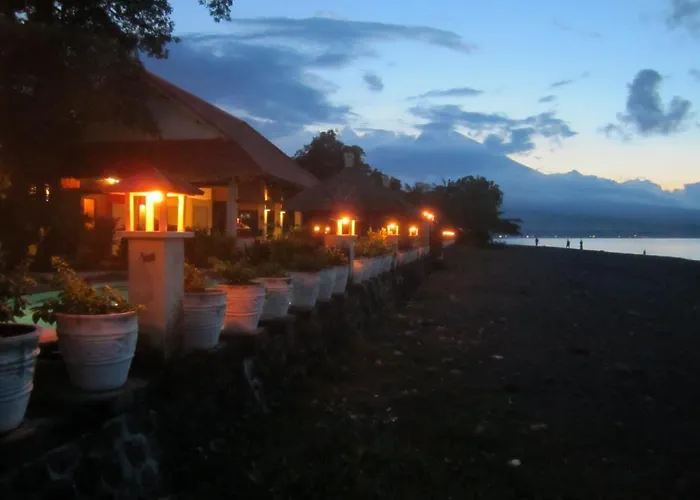 Beach hotel: Kembali Beach Bungalows