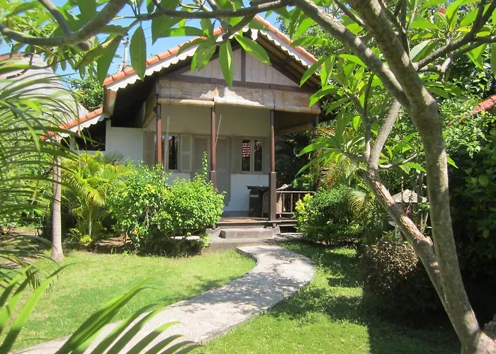 Beach hotel: Kembali Beach Bungalows