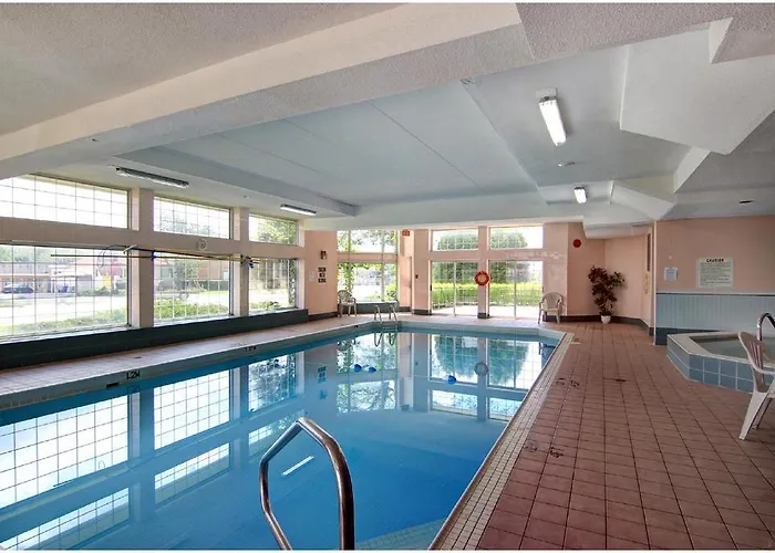 Pet Friendly hotel: Travelodge By Wyndham Niagara Falls Lundys Lane
