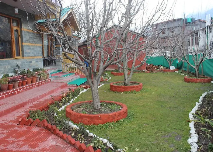 Gezellig Inn - Tree Hill Cottages & Kanyal Villas