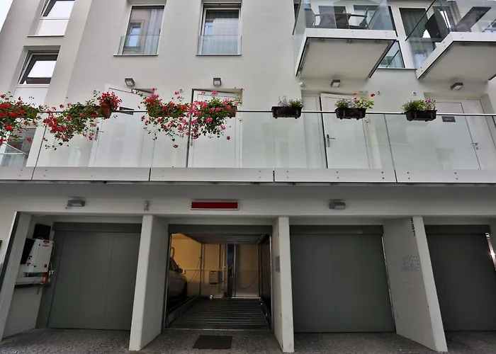 James & Apartments