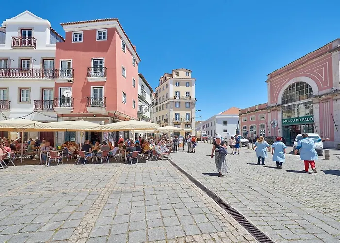 Trip to College Lisbon Best Choice s Alfama
