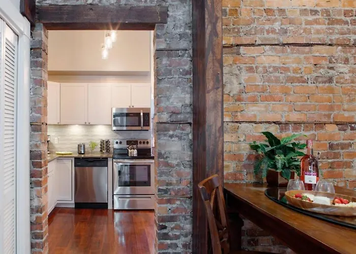 All Vacation Rentals 416A Waldburg St - Newly Renovated 1920'S Historic District Apt