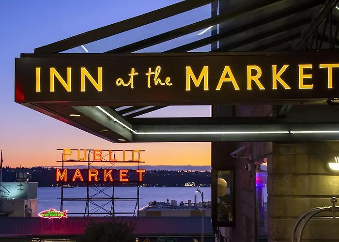 Hotel with pool: Inn At The Market