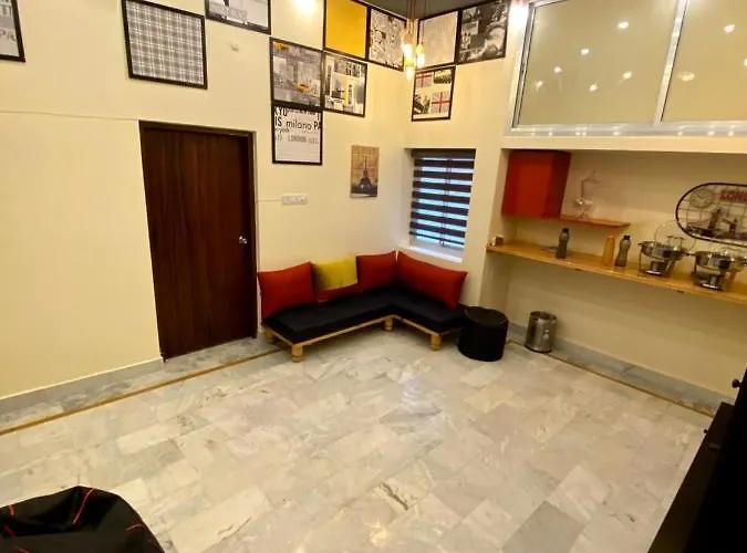 Hostel: Backpackers Den