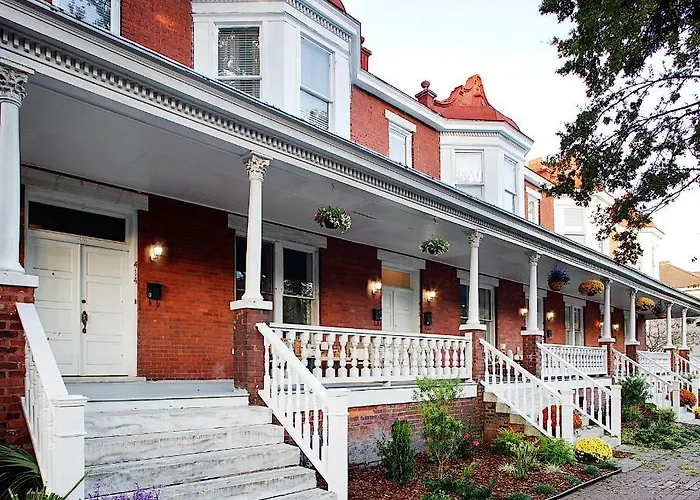 All Vacation Rentals 416A Waldburg St - Newly Renovated 1920'S Historic District Apt