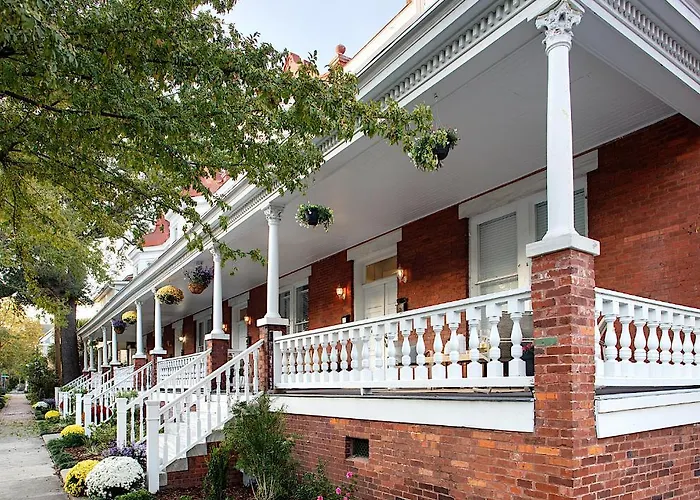 All Vacation Rentals 416A Waldburg St - Newly Renovated 1920'S Historic District Apt